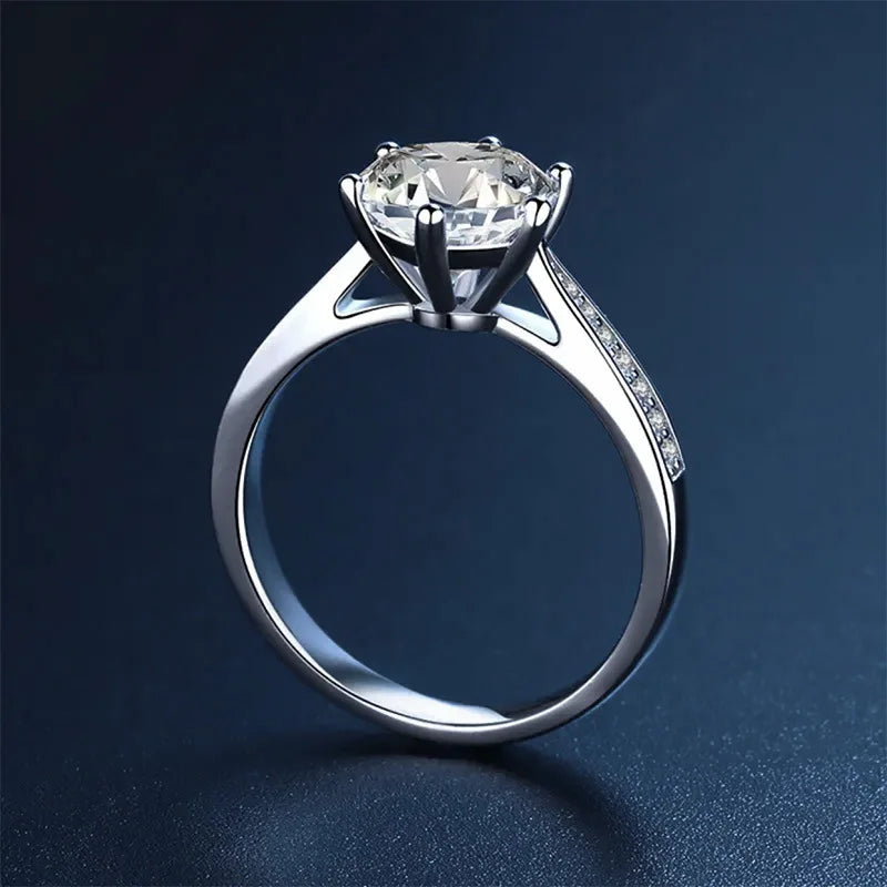 Anello Solitario in Argento 925 con Moissanite