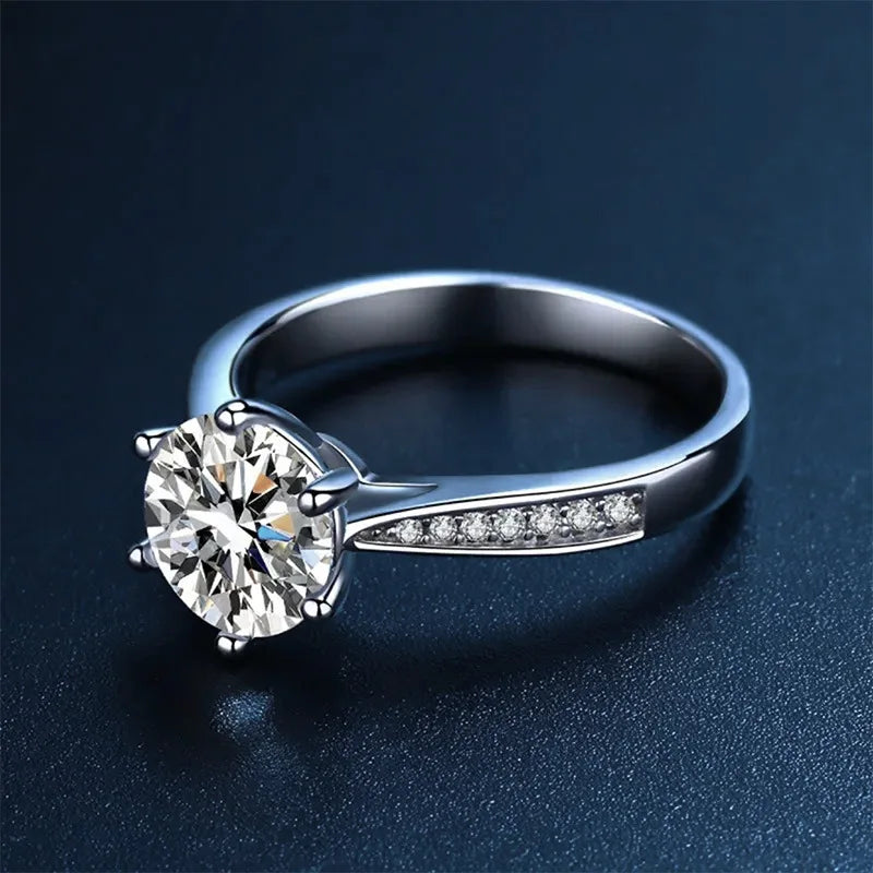 Anello Solitario in Argento 925 con Moissanite